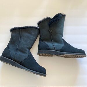 Emu Australia boots womens 6 Bells Beach sheepskin/suede black